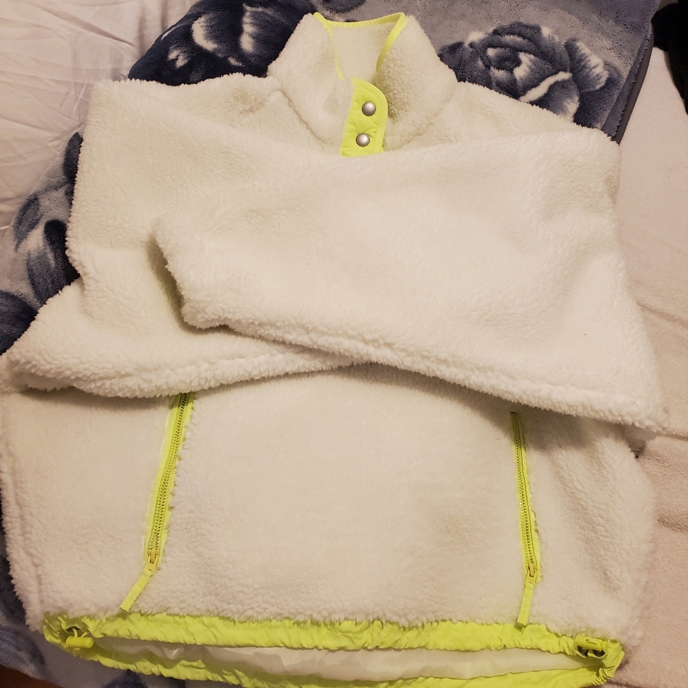 AE womens/girls fuzzy jacket